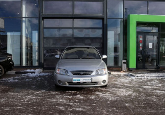 Подержанный автомобиль Kia Spectra Sedan 2006 года (8 фото)