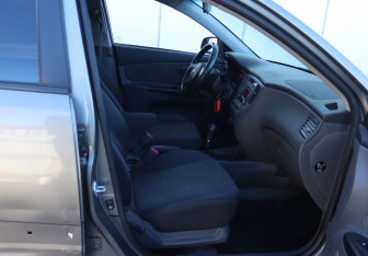 Подержанный автомобиль Kia Rio Hatchback 2011 года (14 фото)