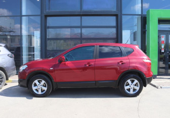 Подержанный автомобиль Nissan Qashqai 2011 года (2 фото)