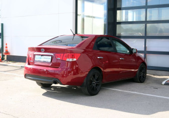Подержанный автомобиль Kia Cerato Sedan 2011 года (6 фото)