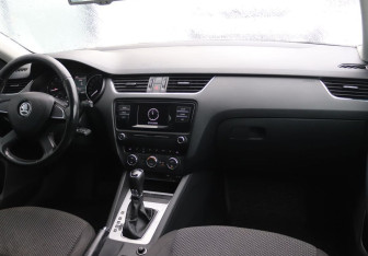 Подержанный автомобиль Skoda Octavia Liftback 2014 года (13 фото)