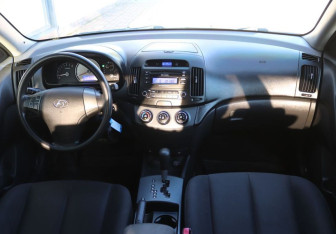 Подержанный автомобиль Hyundai Elantra Sedan 2008 года (14 фото)