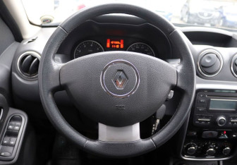 Подержанный автомобиль Renault Duster 2013 года (16 фото)