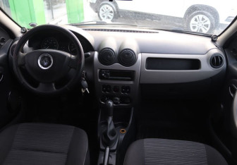 Подержанный автомобиль Renault Logan Sedan 2011 года (14 фото)