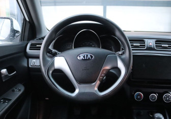 Подержанный автомобиль Kia Rio Hatchback 2016 года (16 фото)
