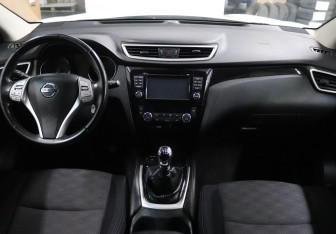 Подержанный автомобиль Nissan Qashqai 2017 года (15 фото)