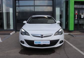 Подержанный автомобиль Opel Astra Hatchback 2013 года (8 фото)