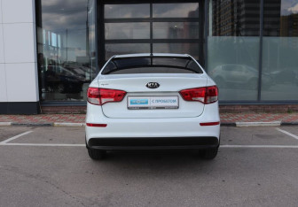 Подержанный автомобиль Kia Rio Sedan 2016 года (4 фото)
