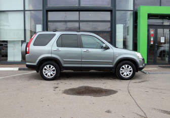 Подержанный автомобиль Honda CR-V 2005 года (6 фото)
