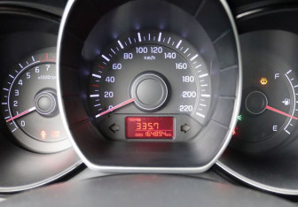 Подержанный автомобиль Kia Rio Sedan 2011 года (17 фото)