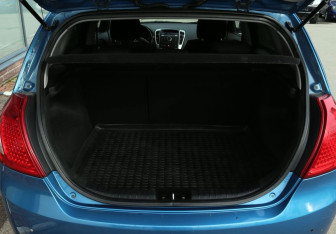 Подержанный автомобиль Kia Ceed Hatchback 2010 года (11 фото)