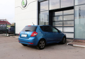 Подержанный автомобиль Kia Ceed Hatchback 2010 года (5 фото)