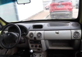 Подержанный автомобиль Renault Kangoo 2006 года (11 фото)