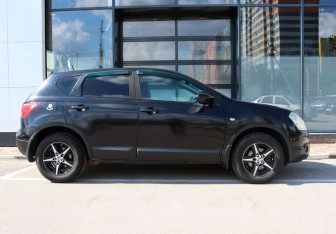 Подержанный автомобиль Nissan Qashqai 2008 года (6 фото)