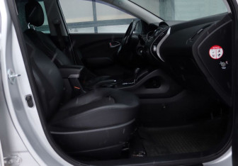 Подержанный автомобиль Hyundai ix35 2014 года (13 фото)