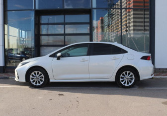 Подержанный автомобиль Toyota Corolla Sedan 2019 года (2 фото)