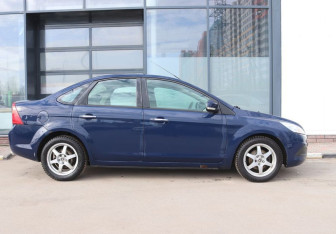 Подержанный автомобиль Ford Focus Sedan 2011 года (6 фото)