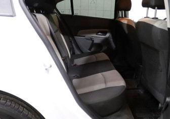 Подержанный автомобиль Chevrolet Cruze Sedan 2014 года (12 фото)