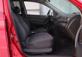 Подержанный автомобиль Chevrolet Aveo Sedan 2007 года (12 фото)