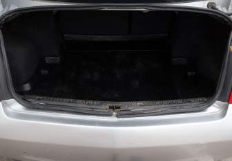 Подержанный автомобиль Nissan Primera Sedan 2004 года (2 фото)