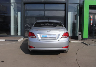 Подержанный автомобиль Hyundai Solaris Sedan 2014 года (4 фото)