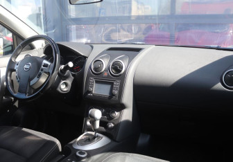 Подержанный автомобиль Nissan Qashqai 2011 года (14 фото)
