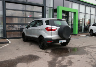 Подержанный автомобиль Ford EcoSport 2015 года (3 фото)