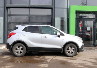 Подержанный автомобиль Opel Mokka 2013 года (6 фото)