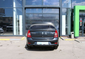 Подержанный автомобиль Renault Logan Sedan 2010 года (4 фото)