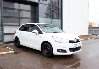 Подержанный автомобиль Citroen C4 Hatchback 2012 года (7 фото)