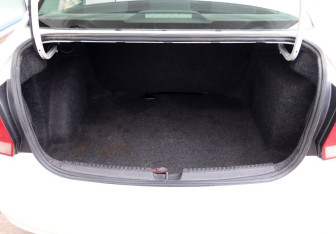 Подержанный автомобиль Volkswagen Polo Sedan 2012 года (17 фото)
