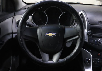 Подержанный автомобиль Chevrolet Cruze Sedan 2014 года (16 фото)