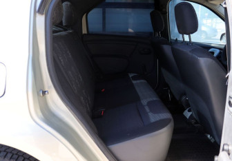 Подержанный автомобиль Renault Logan Sedan 2012 года (13 фото)