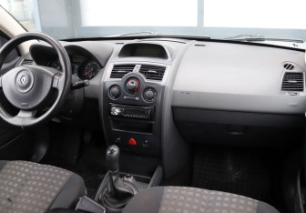 Подержанный автомобиль Renault Megane Sedan 2006 года (14 фото)