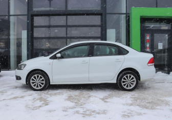 Подержанный автомобиль Volkswagen Polo Sedan 2015 года (2 фото)