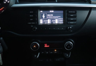 Подержанный автомобиль Kia Rio Sedan 2018 года (20 фото)