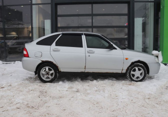 Подержанный автомобиль LADA (ВАЗ) Priora Hatchback 2008 года (6 фото)