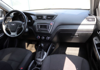 Подержанный автомобиль Kia Rio Hatchback 2016 года (13 фото)