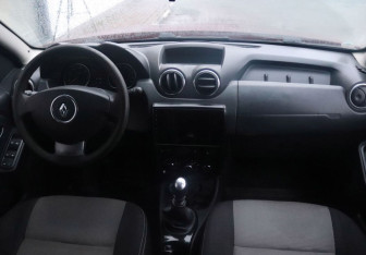 Подержанный автомобиль Renault Duster 2012 года (15 фото)