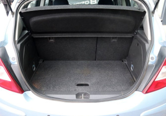 Подержанный автомобиль Opel Corsa 2007 года (10 фото)