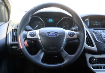 Подержанный автомобиль Ford Focus Hatchback 2012 года (14 фото)