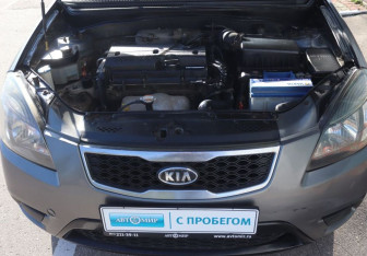Подержанный автомобиль Kia Rio Sedan 2010 года (9 фото)