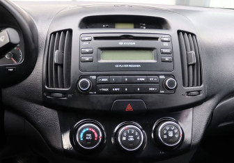 Подержанный автомобиль Hyundai Elantra Sedan 2008 года (15 фото)