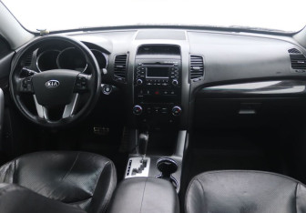 Подержанный автомобиль Kia Sorento 2010 года (14 фото)