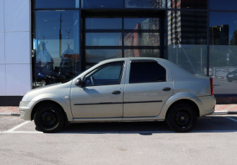 Подержанный автомобиль Renault Logan Sedan 2012 года (5 фото)