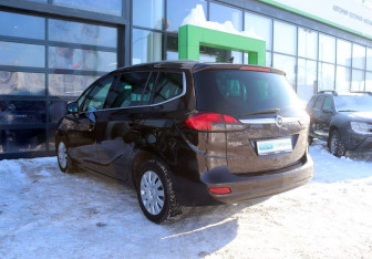 Подержанный автомобиль Opel Zafira Compactvan 2015 года (3 фото)