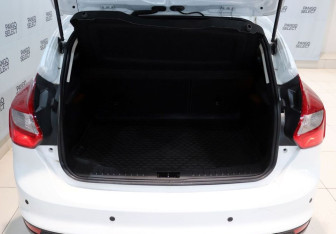 Подержанный автомобиль Ford Focus Hatchback 2012 года (11 фото)