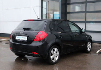 Подержанный автомобиль Kia Ceed Hatchback 2007 года (5 фото)