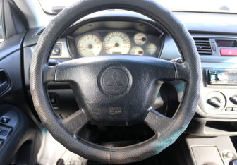 Подержанный автомобиль Mitsubishi Lancer Sedan 2005 года (16 фото)