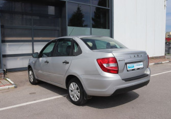 Подержанный автомобиль LADA (ВАЗ) Granta Sedan 2020 года (3 фото)